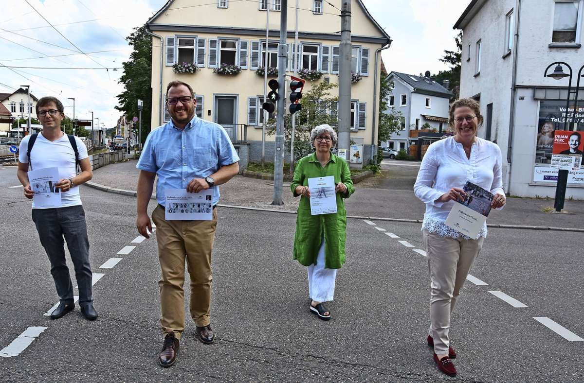 Glückliche Bezirksvorsteher: Kai Freier, Kevin Latzel,  Beate Dietrich und Dagmar Wenzel (von links)  freuen sich, dass das Verkehrsministerium die Oberen Neckarvororte für den Fußverkehrs-Check ausgewählt hat.