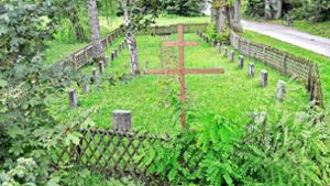 Abgesehen von den Daten auf den Grabsteinen fehlen Informationen darüber, wer auf dem abgelegenen Friedhof beerdigt ist. Foto: /Karin Ait Atmane
