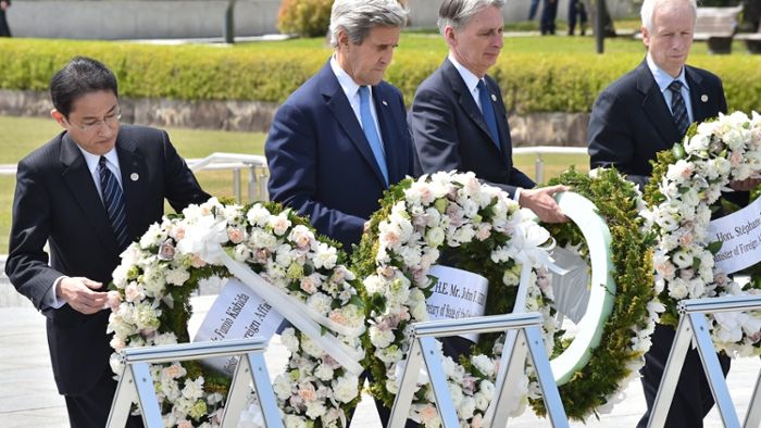 Kerry am Atombomben-Mahnmal in Hiroshima