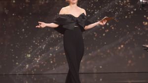 Deutscher Filmpreis: Heike Makatsch glänzt mit Schleifen-Outfit