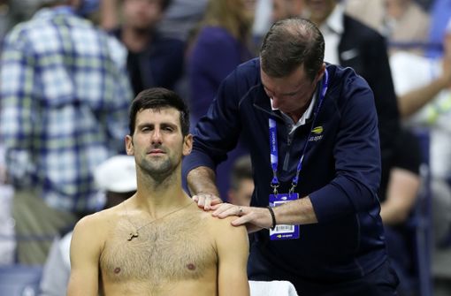 Seit mehreren Tagen macht die Schulter Novak Djokovic zu schaffen. Foto: AFP