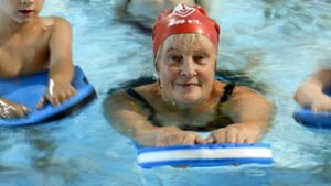 Renate Banse ist 70 Jahre alt und noch immer am liebsten im Wasser. Foto: Schwieder
