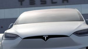 Ein Baden-Württemberger ist in der Schweiz in einem Wagen des Herstellers Tesla tödlich verunglückt (Symbolfoto.) Foto: AP
