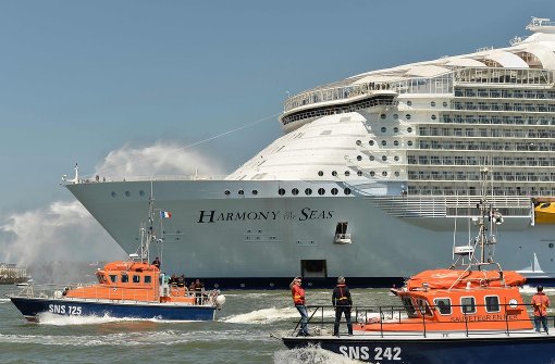 Dsa größte Kreuzfahrtschiff der Welt sticht in See – die „Harmony of the Seas“ im französischen Saint-Nazaire. Foto: AFP
