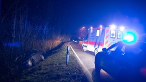 Die Ersthelfer haben die Unfallstelle bis zum Eintreffer von Polizei und Krankenwagen abgesichert. Foto: KS-Images.de