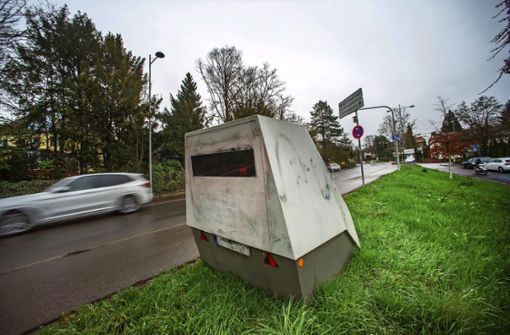 Blitzschnell schlagen sie auch in der Wielandstraße zu: In Esslingen sind  zwei Enforcement-Trailer zur Tempokontrolle im Einsatz. Foto: Ines Rudel