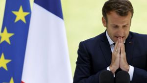 Emmanuel Macron zeigt sich schockiert über das brutale Polizeivideo. (Symbolbild) Foto: AP/Christian Hartmann