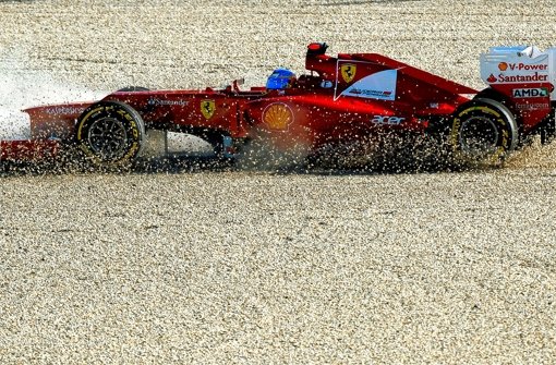 Im Kiesbett: Fernando Alonso in seinem Ferrari beim Formel 1 Grand Prix in Melbourne Foto:  