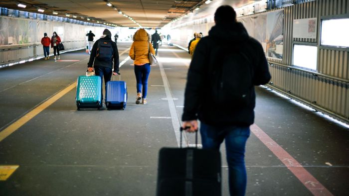 25-Jähriger belästigt Reisende – und wird in Gewahrsam genommen