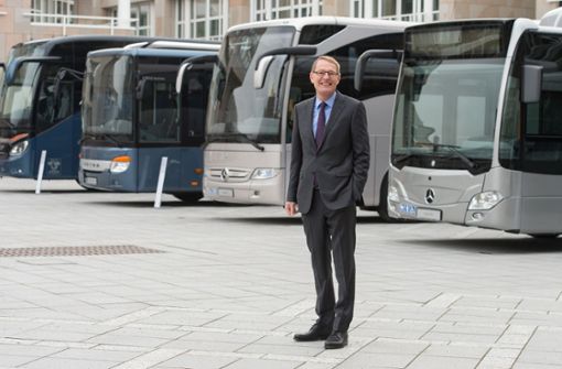 Hartmut Schick, Leiter der Daimler-Bussparte, hat Grund zur Freude. Foto: dpa