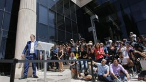 Großer Auflauf in Madrid: 200 Journalisten warten vergeblich auf Ronaldo. Foto: AP