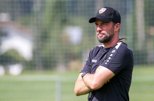 VfB-Trainer Sebastian Hoeneß will am Samstag neue Erkenntnisse gewinnen. Foto: Pressefoto Baumann/Alexander Keppler