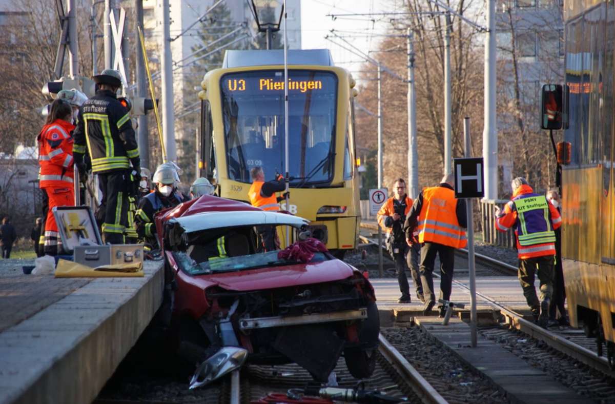 In Möhringen sind eine Stadtbahn und ein Renault Clio zusammengestoßen. Foto: 7aktuell.de/Andreas Werner