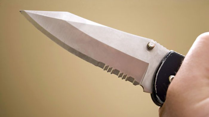 10. Juni: Räuber mit Messer schwer verletzt