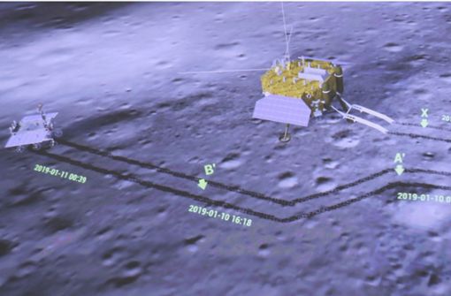 Die Sonde „Chang’e 4“ ist rechts im Bild, links ist der Rover „Yutu-2“ zu sehen. Foto: Xinhua