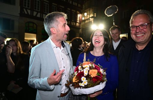 Helle Freude bei Boris Palmer und seiner Frau über die Wiederwahl als Oberbürgermeister in Tübingen Foto: dpa/Bernd Weißbrod