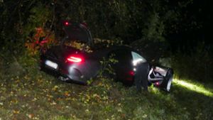 20-Jähriger rast mit Mercedes AMG in Böschung – schwer verletzt
