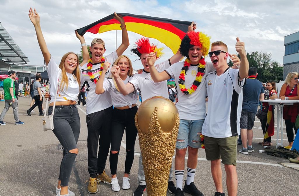 Fans in Esslingen fieberten mit dem DFB-Team bei der WM 2018 – die Vorfreude war vor dem Spiel gegen Mexiko groß.