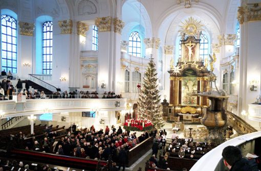 So voll wird es in diesem Jahr an den Weihnachtstagen in den Kirchen – wie hier Hamburger  Michel – wohl nicht werden. Foto: Maurizio Gambarini/dpa/Maurizio Gambarini