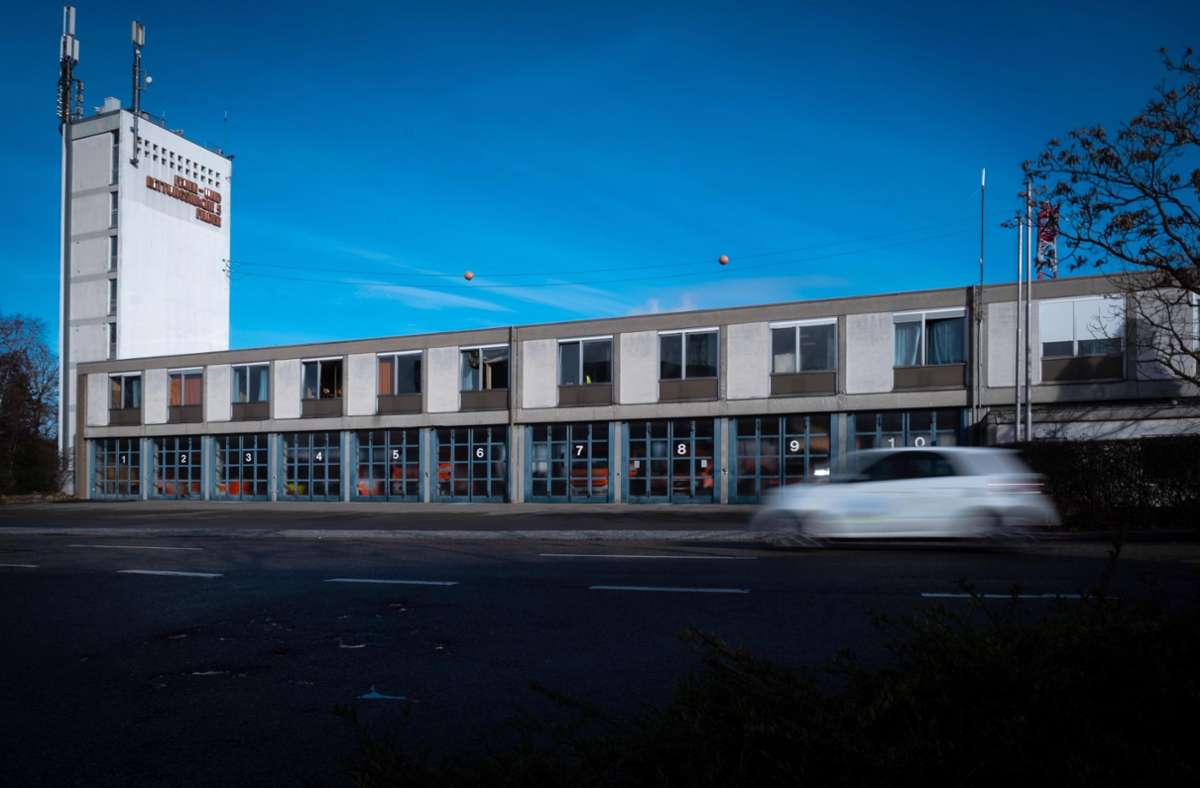 Das Gebäude der Feuerwache 5 in Degerloch wird für einen AWS-Betriebshof abgerissen. Foto: Lichtgut/Achim Zweygarth