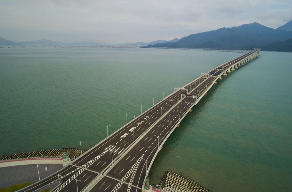 Blick auf die Hongkong-Zhuhai-Macau-Brücke, die längste Seebrücke der Welt.