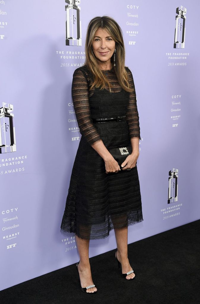 Nina García, Chefredakteurin der Modezeitschrift Elle, setzt auf ein schwarzes Kleid zur Preisverleihung.
