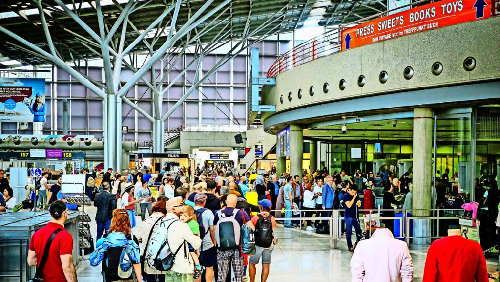 Beeinträchtigen schlechte Arbeitsbedingungen die Sicherheit des Luftverkehrs?: Bundespolizisten fordern staatliche Passagierkontrollen