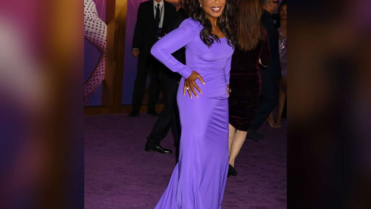 Premiere zu Die Farbe Lila-Neuauflage: Oprah Winfrey strahlt in farbenfroher Robe