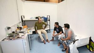 In Esslingen Zell ist vor einem Jahr erstmals in der Region eine Sporthalle mit Flüchtlingen belegt worden - die Nutzung besteht nach wie vor Foto: Horst Rudel