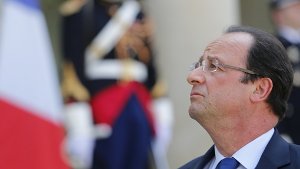 Das Volk wartet darauf, dass  Präsident Hollande das Land wirtschaftlich wieder aufrichtet –  Am Nationalfeiertag soll es wieder prunkvoll zugehen. Foto: AP