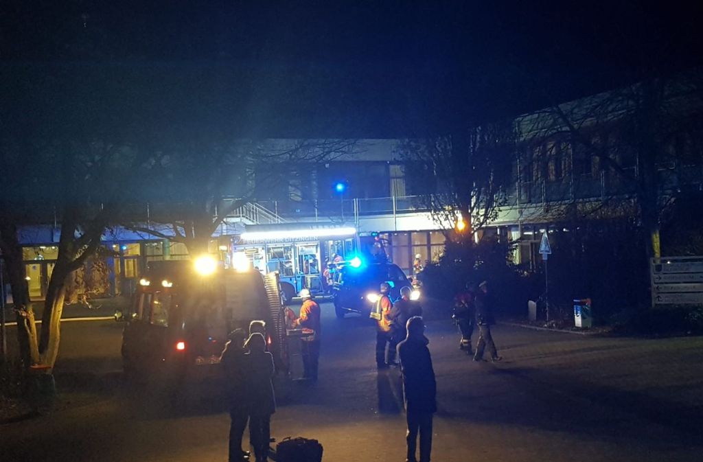 Zur Brandursache konnte die Polizei in der Nacht keine Angaben machen. Foto: Rosar