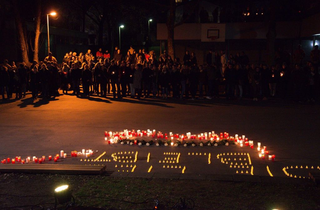 Acht Jahre nach dem Amoklauf von Winnenden hat die Stadt in einem öffentlichen Gedenken an die Opfer erinnert.