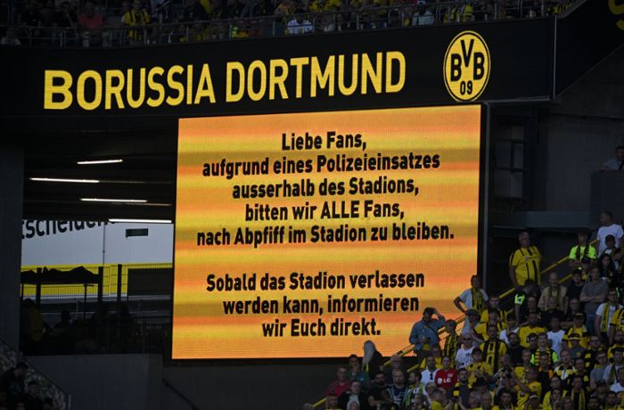 Polizeieinsatz am Signal-Iduna-Park: Fans durften Dortmunder Stadion nicht gleich verlassen