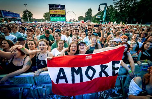 „Amore“ auf dem Cannstatter Wasen: So sehen glückliche Fans aus (hier beim Kesselfestival). Foto: Lichtgut/J/Lichtgut/Julian Rettig