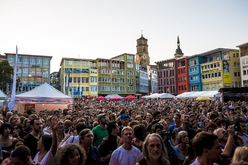 Das Sommerfestival der Kulturen mit der Band Che Sudaka zog am Dienstagabend das Publikum auf den Stuttgarter Marktplatz. Foto: www.7aktuell.de | Florian Gerlach