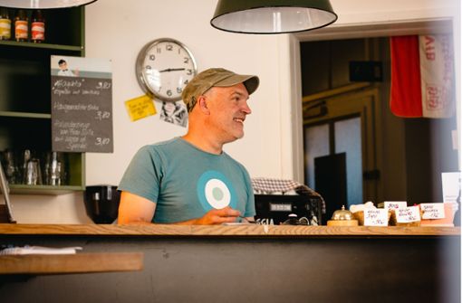 Seit neun Jahren kocht Lars Mertens in seinem Tagescafé in Stuttgart West. Foto: StZN