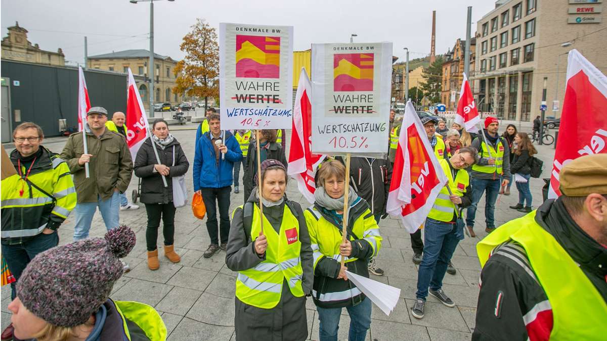 Warnstreik in Esslingen: Landesbeschäftigte machen mobil
