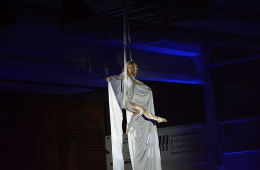 Ein Hauch von Cirque du Soleil:  Vertikalakrobatin Cindy Satzger Foto: /Philipp Braitinger