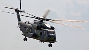Bundeswehr-Hubschrauber strandet nach Defekt auf Acker