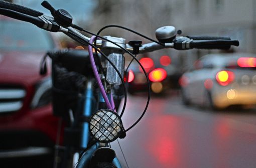 An vielen Fahrrädern bleibt das Licht aus. Ein Busfahrer empfindet das als Zumutung. Foto: Sabrina Höbel