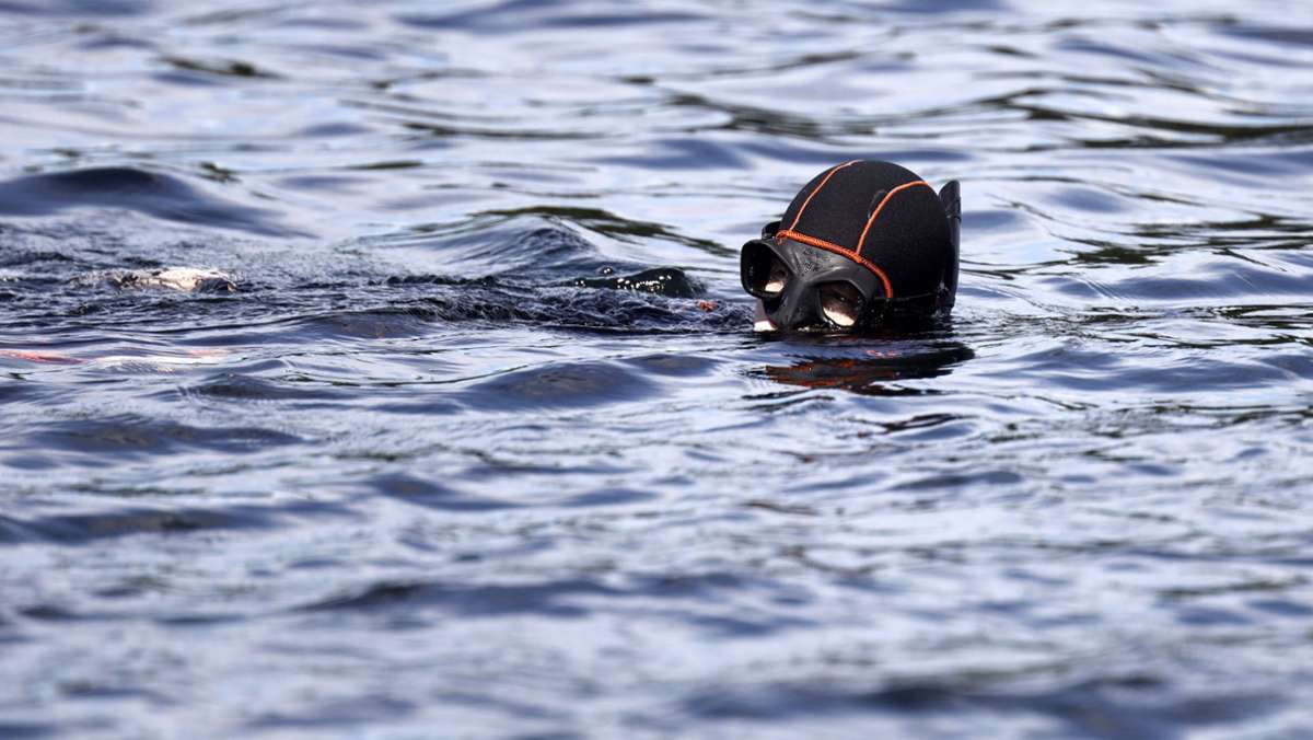 Nach Vatertagsparty: Taucher suchen im See nach zwei vermissten Männern