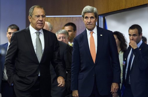 Die Außenminister Russlands und der USA, Sergej Lawrow (links) und John Kerry, sind weiter voneinander entfernt denn je Foto: dpa
