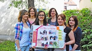 Die Mädchen der Wohngruppe Jella haben als erste Gruppe in Baden-Württemberg eine Doppelseite für das „Mitmach-Buch“ konzipiert. Unterstützt worden sind sie dabei von ihren Betreuerinnen. Foto: privat
