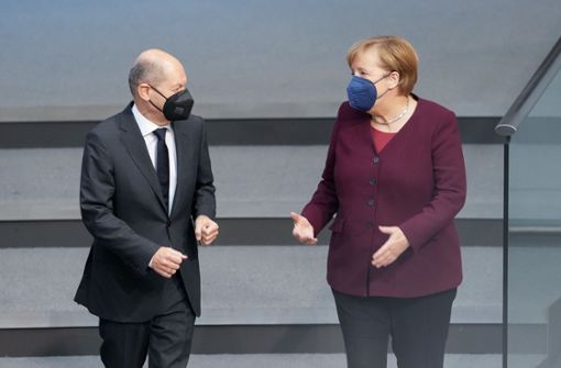 Olaf Scholz und Angela Merkel haben sich mit den Ministerpräsidenten auf Maßnahmen zum Brechen der vierten Coronawelle verständigt. Foto: dpa/Kay Nietfeld