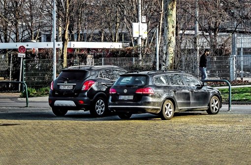 Nur ganz wenige Autofahrer nutzen am Donnerstag das Angebot der Stadt, ihren Wagen auf dem Cannstatter Wasen zu parken und mit der Stadtbahnlinie U11 in die Stadtmitte zu fahren Foto: Lichtgut/Max Kovalenko