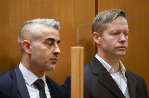 Stefan Ernst (rechts) und sein Anwalt bei der Urteilsverkündung. Foto: epd/Kai Pfaffenbach