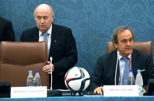 Noch-Fifa-Chef Sepp Blatter (links)  und Noch-Uefa-Chef Michel Platini. Foto: dpa