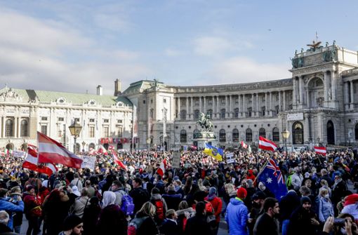 In Wien versammelten sich Tausende Menschen zum Protest. Foto: dpa/Lisa Leutner