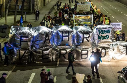 Im Januar demonstrierten Aktivisten auf der Straße am Neckartor für Fahrverbote. Foto: Lichtgut/Julian Rettig