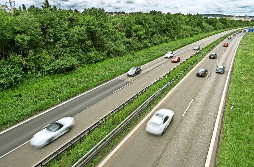 Das Nadelöhr zwischen Böblingen und Sindelfingen soll beseitigt, die verbreiterte Autobahn auf 850 Meter Länge überdeckelt werden. Foto: factum-Weise